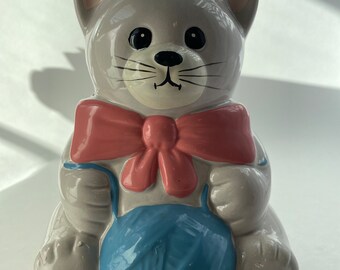 Vintage Cat Piggy Bank with Bow and Yarn, Kitschy Kitten Penny Bank by Artmark, Made in Thailand 7”