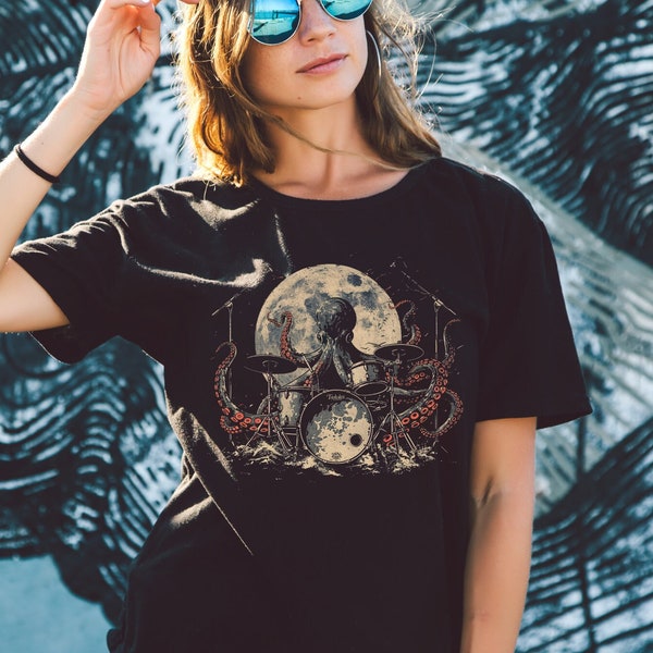 Drumming Octopus Art Tee - T-shirt in morbido cotone con design unico da musicista creatura marina - Ideale per gli appassionati di arte e musica