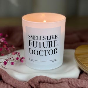 Duftkerze "Smells Like Future Doctor" Individuelles Geschenk für besondere Anlässe wie Abschluss, Geschenkidee, kleines Mitbringsel