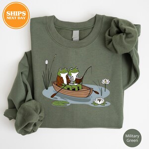 90s Frog Sweatshirt, Retro Vintage Graphic Hoodie, Cute Frog Sweatshirt, Nature Sweatshirt, Gift For Her, Funny Frog Sweatshirt, Frog Lovers