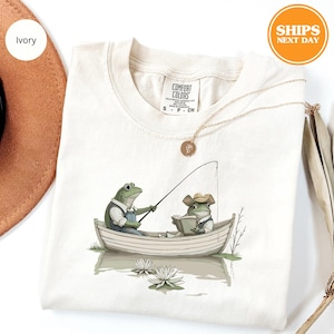 90s Frog Shirt, Retro Vintage Tshirt, Frog Fishing Shirt, Nature Shirt, Gift For Frog Lovers, Book Lover Shirt, 2000s Shirt, Comfort Colors