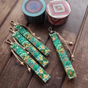 Tribal Wristlet Fabric Keychains, Boho Style Key Fobs for Women, Tribal Green Flannel Bristband, Accessories for Bag, Keychain Bracelets