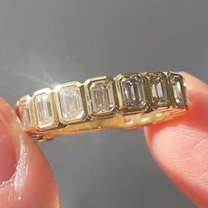 Stunning Emerald Bezel Band, 5x3mm Emerald Cut Moissanite Wedding Band Women, 14K Gold Full Eternity Stacking Matching Band Anniversary Gift