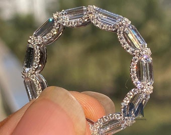 East West Emerald Cut Ehering, versteckter Halo Moissanite U Prong Band, 14k Weißgold Emerald Cut Moissanite Full Eternity Passendes Band
