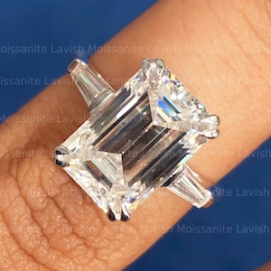 4 Ct Emerald Cut Three Stone Ring Emerald Moissanite Engagement Ring For Women 14K Solid Gold Wedding Ring Tapper Baguette Ring Diamond Ring