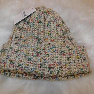 Gorro de crochet para adultos hecho a mano: cálido y elegante gorro de invierno