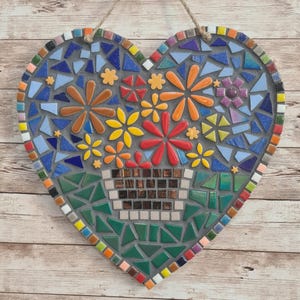 Decoração de parede com flores de jardim em formato de coração em mosaico feito à mão, presente para casa nova