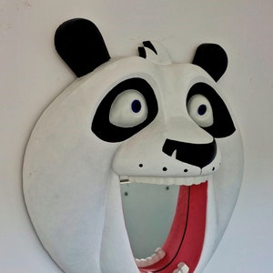Lindo espejo de panda para habitación de niños, superficie de reflexión para baño apta para niños, adorable decoración de oso para el espacio de los niños, decoración con temática de safari