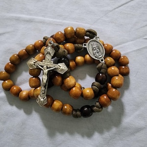 Nuevo estilo***Rosario de cuentas de madera de paracord franciscano - Nuevo estilo ligero