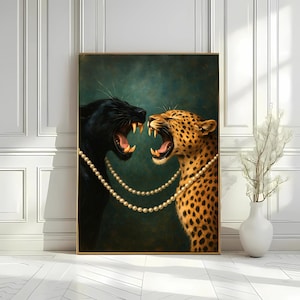 Könnte beinhalten: Gerahmtes Kunstwerk mit einem schwarzen Panther und einem Leoparden, die sich gegenüberstehen und beide mit offenem Mund brüllen. Jedes Tier trägt eine Perlenkette. Der Hintergrund ist dunkel türkis.