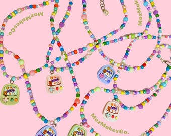 Collier jeu de perles pastel : breloque inspiration Tamagotchi