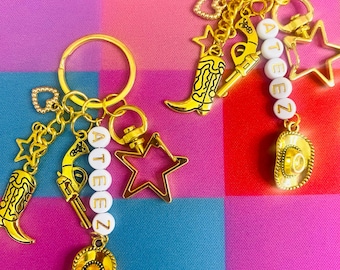 Llavero dorado de Ateez, dijes de vaquero, regalo para fans del K-Pop