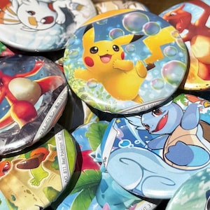 Botões/Pins de Cartas Pokémon - Pacote Aleatório de 10 (Sem Duplicatas)