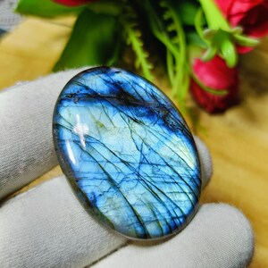Grand cabochon ovale bleu intense en labradorite de feu 71,70 carats. Labradorite Cabs certifiée Pierre lâche de labradorite arc-en-ciel de qualité supérieure