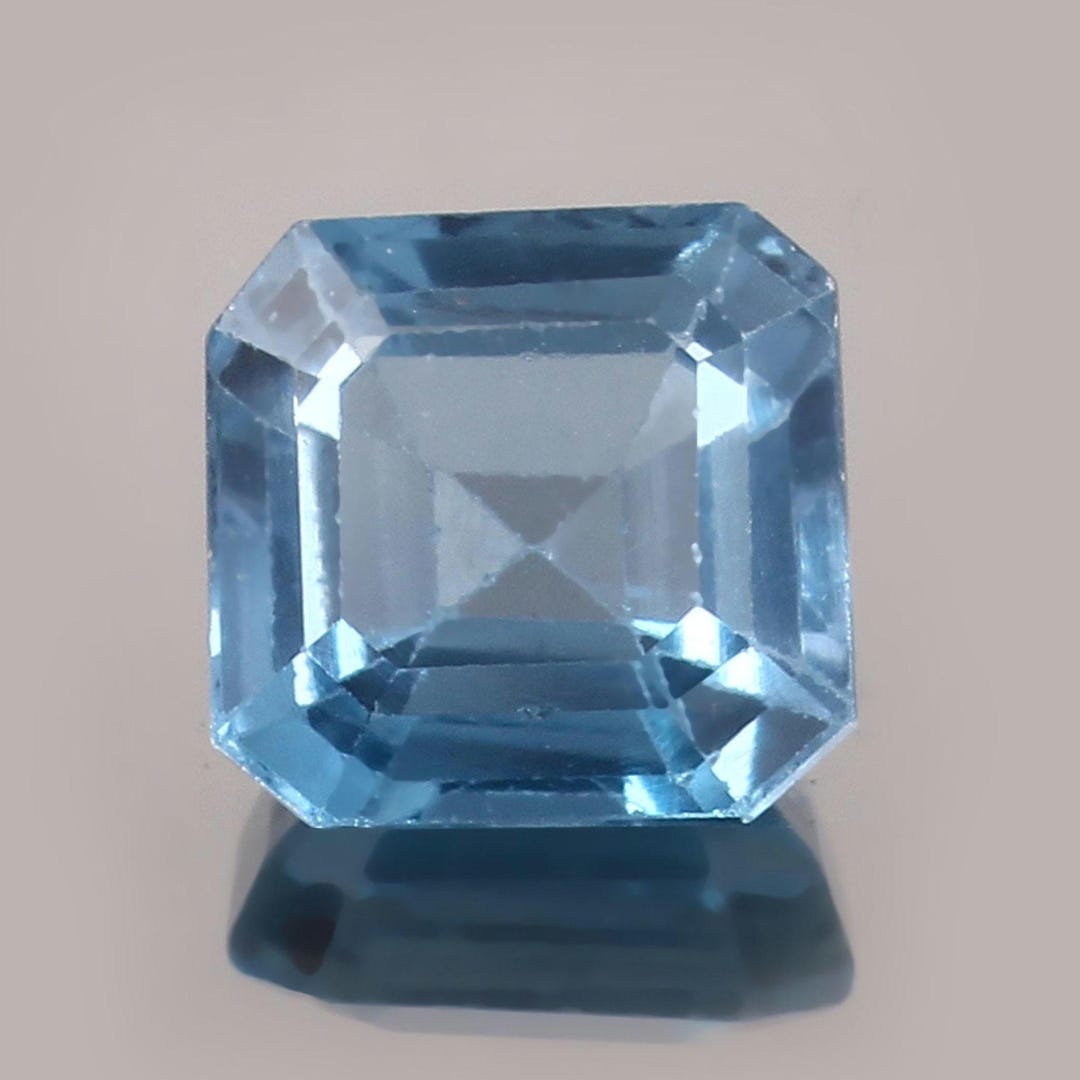Aigue-marine bleue du Brésil, taille émeraude, 2.17ct - En vente sur bre