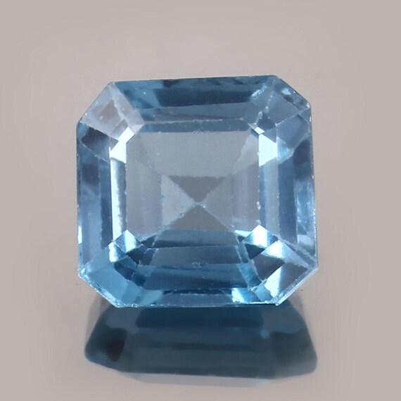 Pierre précieuse AAA + aigue-marine bleue du Brésil certifiée naturelle 5,90