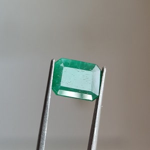 AAAA+Nature Emerald African Zambia Beutiful Octagon 9 x 7 mm. Najwyższej jakości kolorowa podstawa Emerald certyfikowany szlif Kamień szlachetny Kamień narodzinowy na maj 2,40 Ct