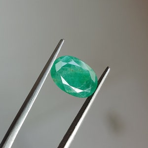 Natuurlijke smaragd, ovaal, afmeting 10 x 7 mm, geboortesteen mei, smaragd, 2,30 kt. Uitstekende smaragd, Zambia smaragd voor sieraden, echte smaragd,