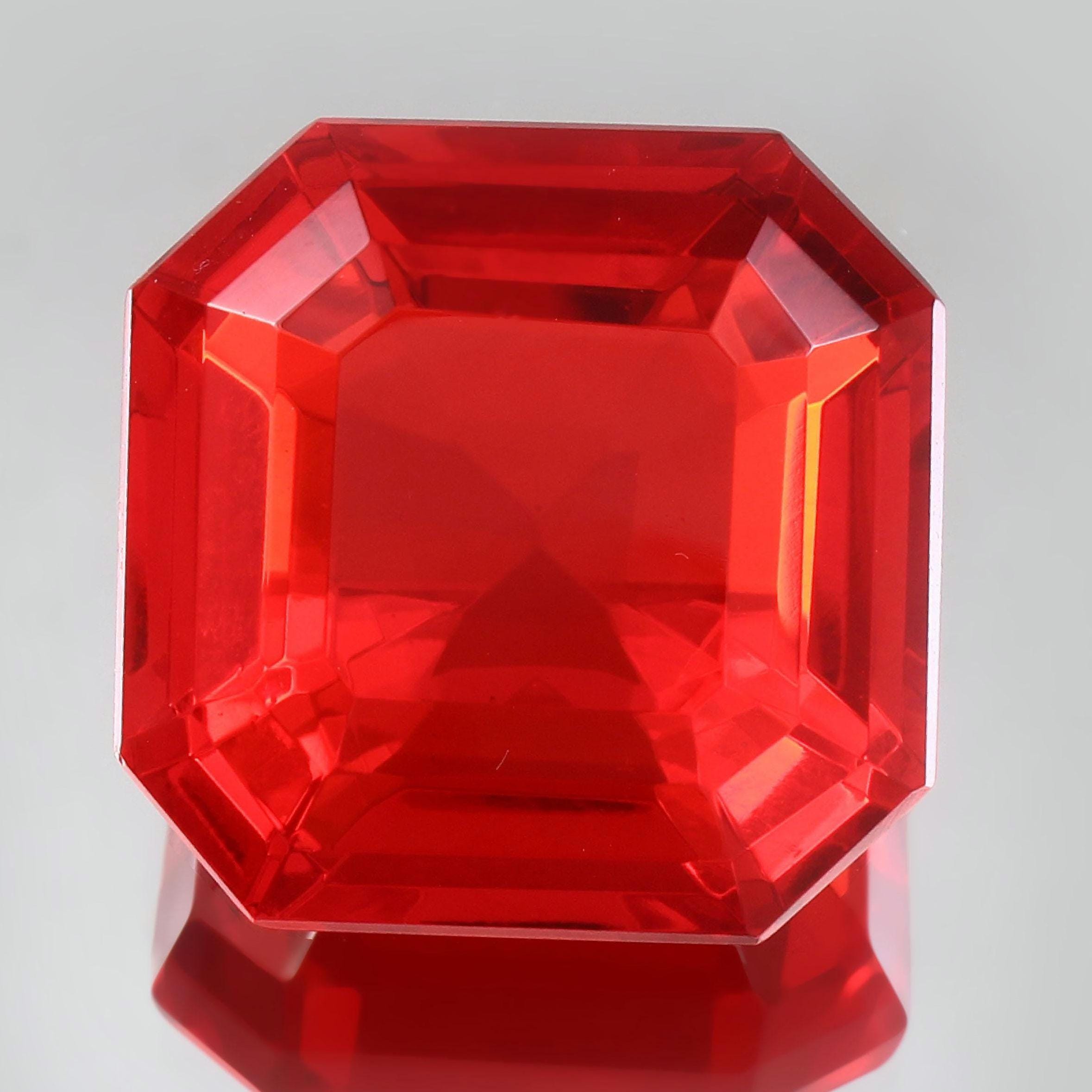 139.40カラット。モザンビーク産ルビーのファセットカット原石。深紅の