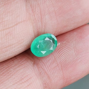 1.15 CT Vivid Green Emerald Oval 8.20X6.20 MM. Zambia Emerald loose gemstone May Birthstone making for jewellery Anniversary Emerald Ring..
