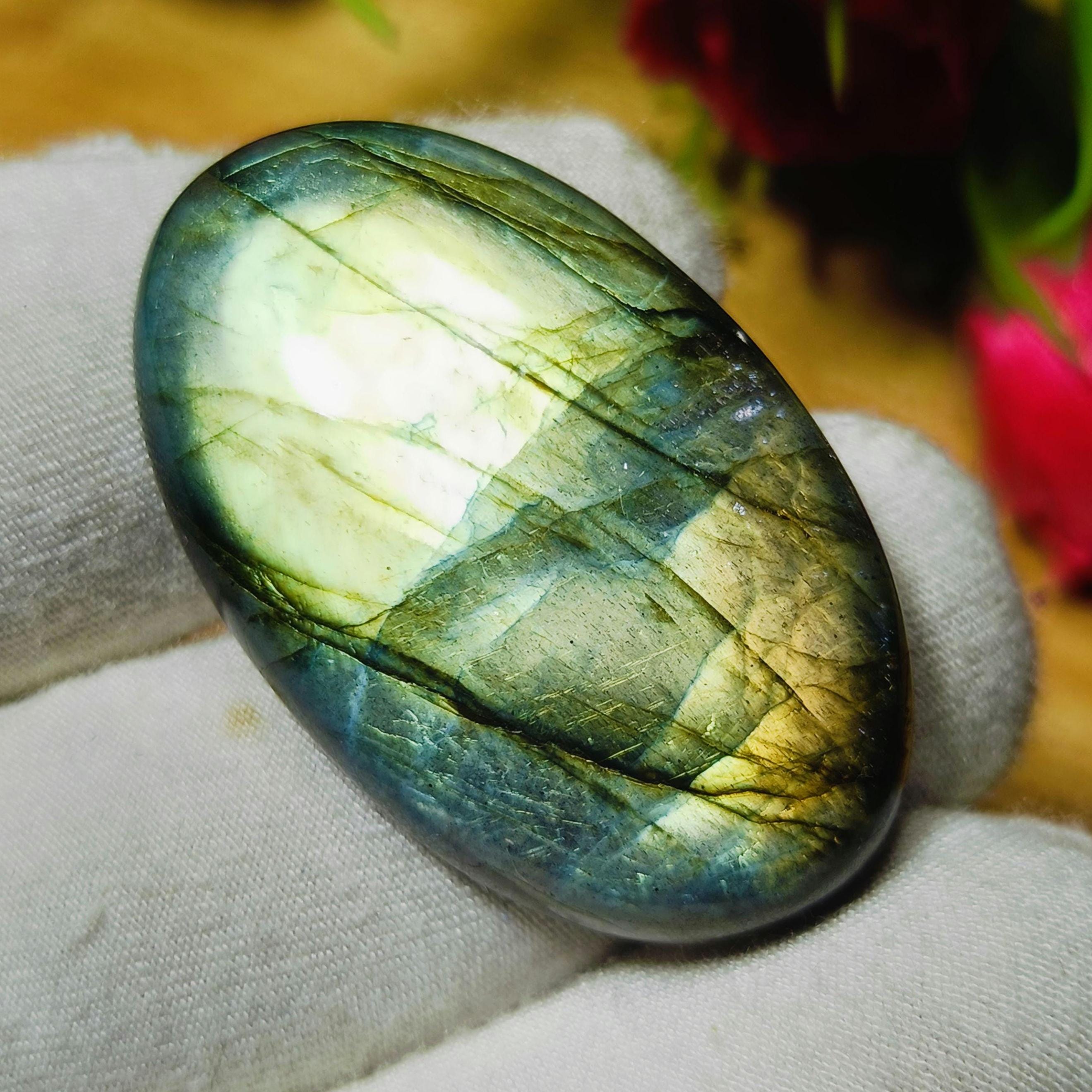 ゴージャスなゴールデン グリーン マルチ ファイア ラブラドライト