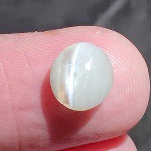 IGI certified chrysoberyl cats Eye Cabochan 2 Carat. Oval  8X7 MM,Sharp Ray..
