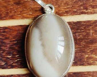 Pendentif en argent agate yéménite Aqeeq | Cabochon gris et blanc
