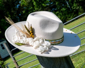 Hand-Burned Custom Felt Hat - Rustic Boho Style Artisan Hand-burned Wide Brim Fedora Hat With Wildflower  main image 4