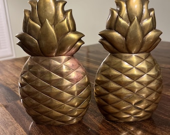 Par de sujetalibros vintage de latón con forma de piña