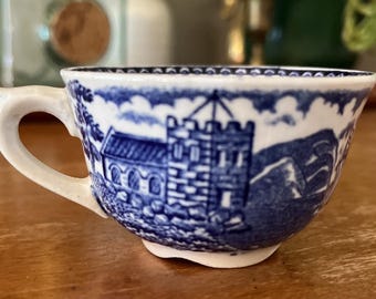 Taza de té antigua en miniatura Arabia, azul y blanca, fabricada en Finlandia, 6,7 cm x 2,8 cm.