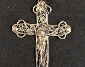 Colgante antiguo de cruz crucifija de filigrana color plata del siglo XIX, joyería religiosa