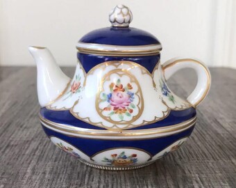La Maison de Porcelaine miniatuur theepot Vintage Peint a la Main 3,5 x 3,5" EUC