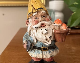 Gnome Resin Figurine Garden Flowerpot Toadstools Decor 6”