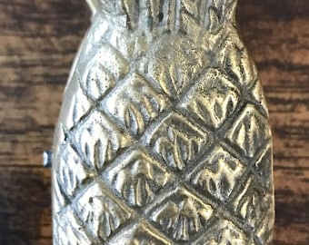 Pisapapeles de escritorio vintage de latón con forma de piña, de mediados de siglo, con clip para notas, tarjetas y memorandos de 4 pulgadas.