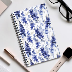Blaues Delphinium Notizbuch mit Spiralbindung | Blank Seite Notizbuch | Gepunktetes Notizbuch | Liniertes Notizbuch | Aufgabenliste Notizbuch | Floral gepunktetes Journal