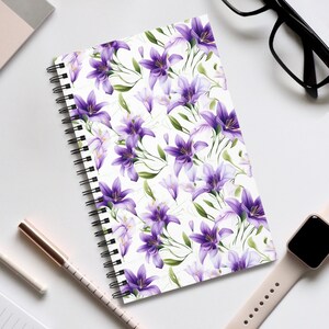 Taccuino con rilegatura a spirale con giglio viola / taccuino con pagina vuota / taccuino punteggiato / taccuino a righe / taccuino con elenco attività / floreale