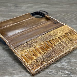 Echtes Leder für OnePlus 12 12R Hülle Brieftasche Handmade Wireless Luxus Slots Karte Old Fashion Vintage Special Rare Stanzen Strauß Nähen