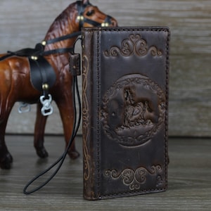 Custodia in vera pelle per Galaxy Fold 6 4 5 3 con scomparti per carte di credito, portafoglio vintage, stampaggio fatto a mano, motivo a cavallo decorato di ArtAmit