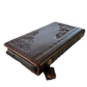 Custodia in vera pelle per Google Pixel 4 5 6 7 8 9 A Pro XL 4G 5G Portafoglio a libro fatto a mano con copertina pieghevole, design decorato a forma di Bibbia di ArtAmit