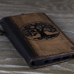 Echtleder Hülle für Galaxy Z Fold 6 5 4 3 Brieftasche Kartensteckplätze Design Buch Vintage Alte Mode Schwarz Polnisch Stempeln Baum Von ArtAmit