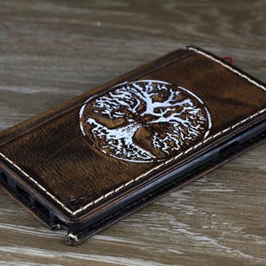 Custodia in vera pelle per Galaxy Fold 6 5 4 3 con scomparti per carte di credito, portafoglio vintage, stampa fatta a mano, albero della vita bianco cucito a mano da ArtAmit