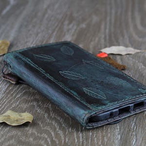 Custodia in vera pelle per Google Pixel 9 8 7 6 5 4 A 8A Pro XL 4G 5G Portafoglio pieghevole a libro fatto a mano speciale OLD Fashion Green Leaves ArtAmit