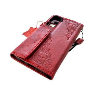 Funda de piel auténtica para iPhone 7, 8, 11, 12, 13, 14, 15, 16 Pro Max Plus, Mini SE, XS, funda tipo billetera con imán rojo especial, funda de piel 3D de Art Amit
