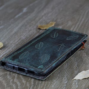 Couro genuíno para Apple iPhone 16 15 14 13 12 11 8 7 Pro Max Plus Mini SE XS capa carteira vintage OLD Fashion folhas verdes ArtAmit