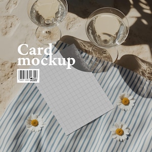 Gentle Cocktail Mockup PSD Elegante Bruiloft Kaart Display Luxe Briefpapier Kaart Mockup voor Stijlvolle Branding Lege Uitnodiging Mockup