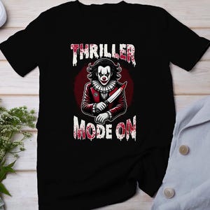 T-shirt True Crime del caso criminale, storie di thriller horror per i fan del crimine, maglietta da detective del sospetto misterioso, camicia investigativa Joker