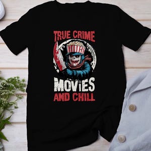 T-shirt Criminal Cases True Crime, storie di film horror con popcorn per i fan del crimine, maglietta da criminale mascherato misterioso, maglietta investigativa