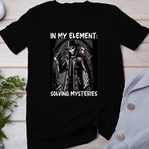 T-shirt Criminal Cases True Crime, Risoluzione mistica di storie horror per i fan del crimine, Top da detective mascherato, Camicia investigativa