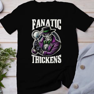 T-shirt True Crime di Criminal Case, T-shirt con storie horror mascherate per i fan del crimine, Top da detective del sospetto misterioso, Camicia investigativa Joker