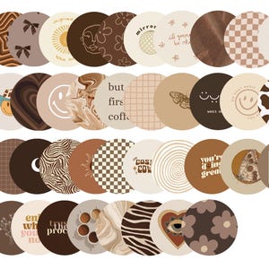 Puede incluir: Un conjunto de 30 pegatinas redondas con varios dise&ntilde;os en marr&oacute;n, beige y blanco. Las pegatinas presentan patrones abstractos, estampados de animales y citas inspiradoras. Algunas de las citas incluyen "but first coffee", "it's gonna be okay", y "you're doing great".